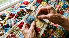 O patchwork está de volta: o que os artesãos habilidosos criam a partir de retalhos de tecido para uso doméstico