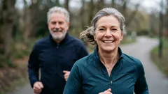 Mesmo o exercício físico leve após os 50 anos traz resultados inesperados: opiniões de especialistas