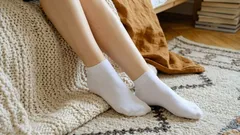 Meias brancas que ficaram escuras — este método vai devolver-lhes a brancura