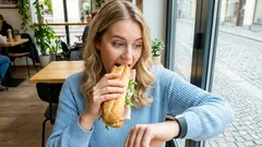 Nutricionista alerta: por que um almoço apressado é perigoso